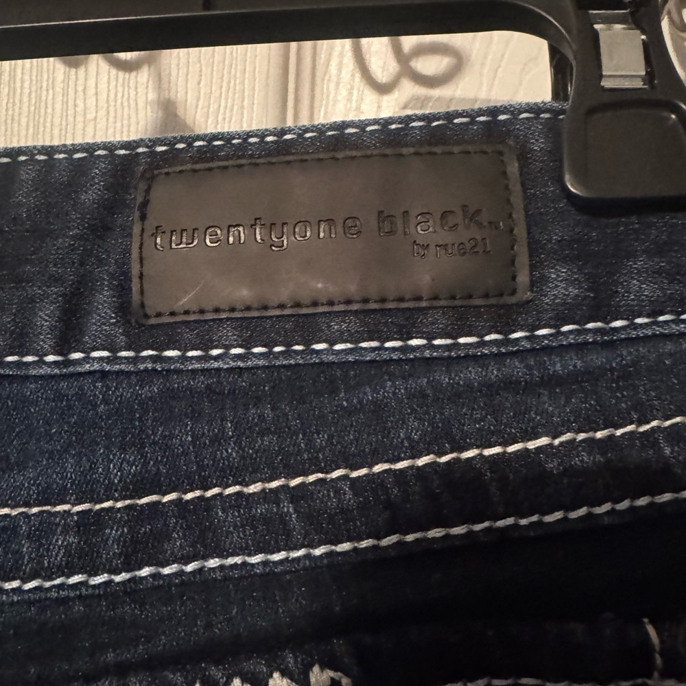 Stylish Women's Blue Jeans twenty one brand - Picture 4 of 4